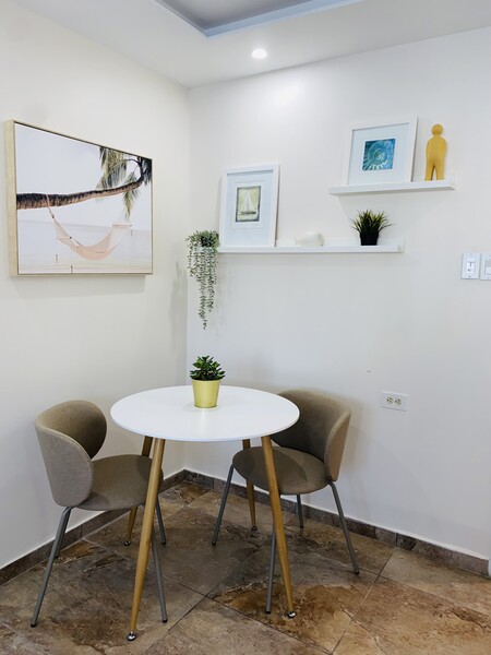 Interior Room Photo 9